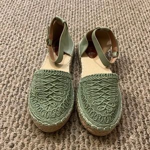 Low wedge shoes/ sage green size:10 US women